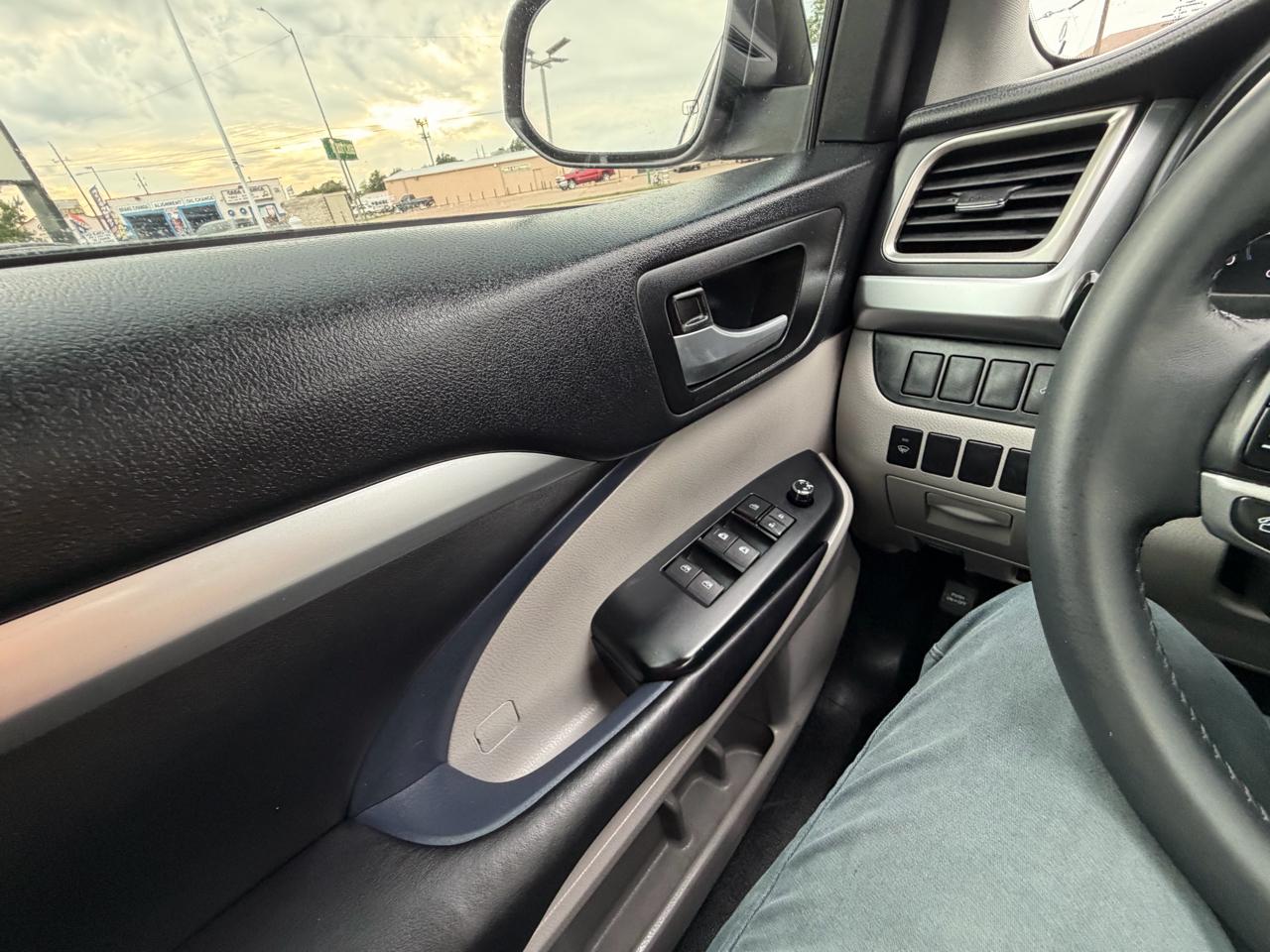 Toyota Highlander XLE FWD V6 2016