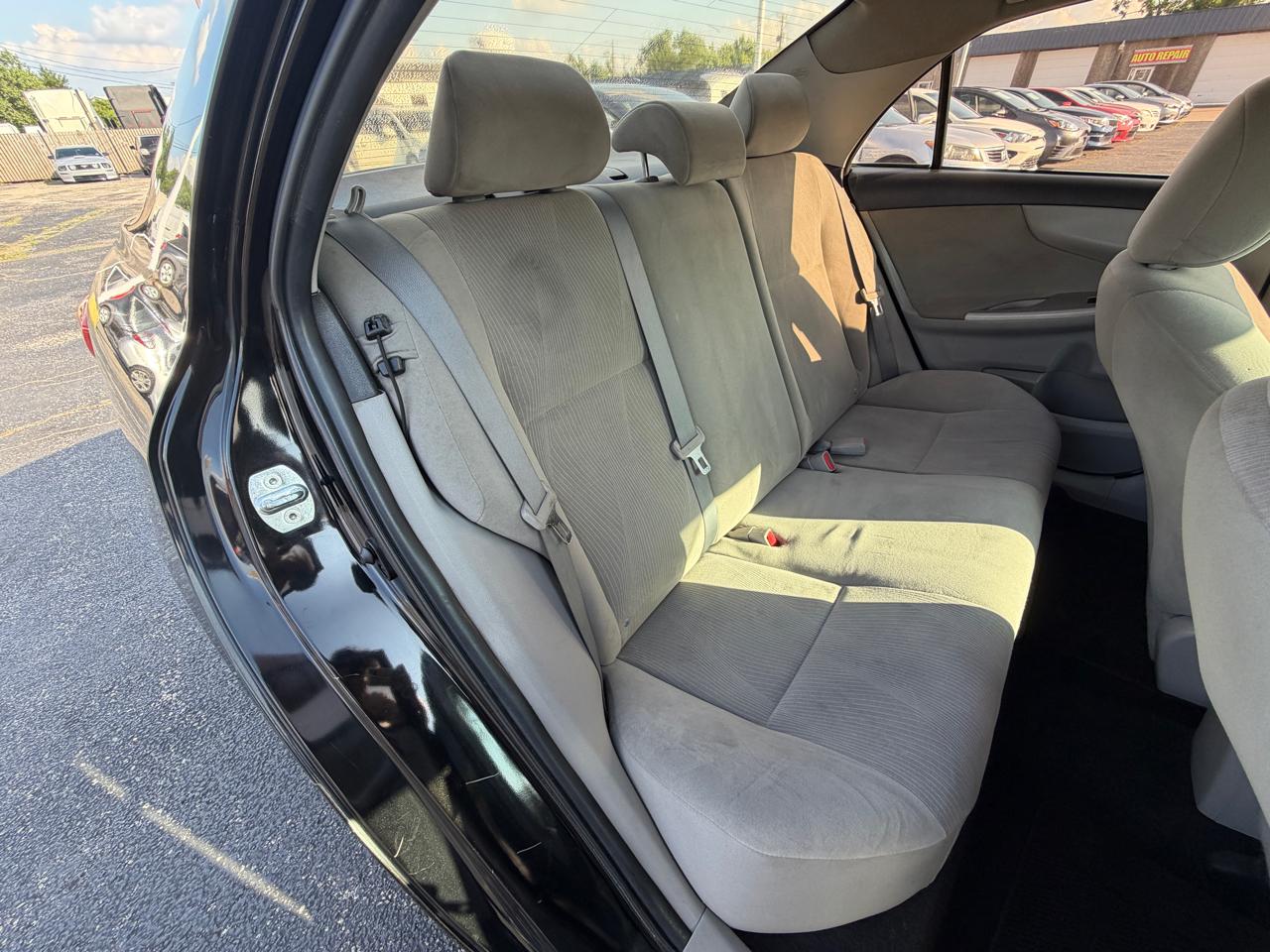 Toyota Corolla LE 2012