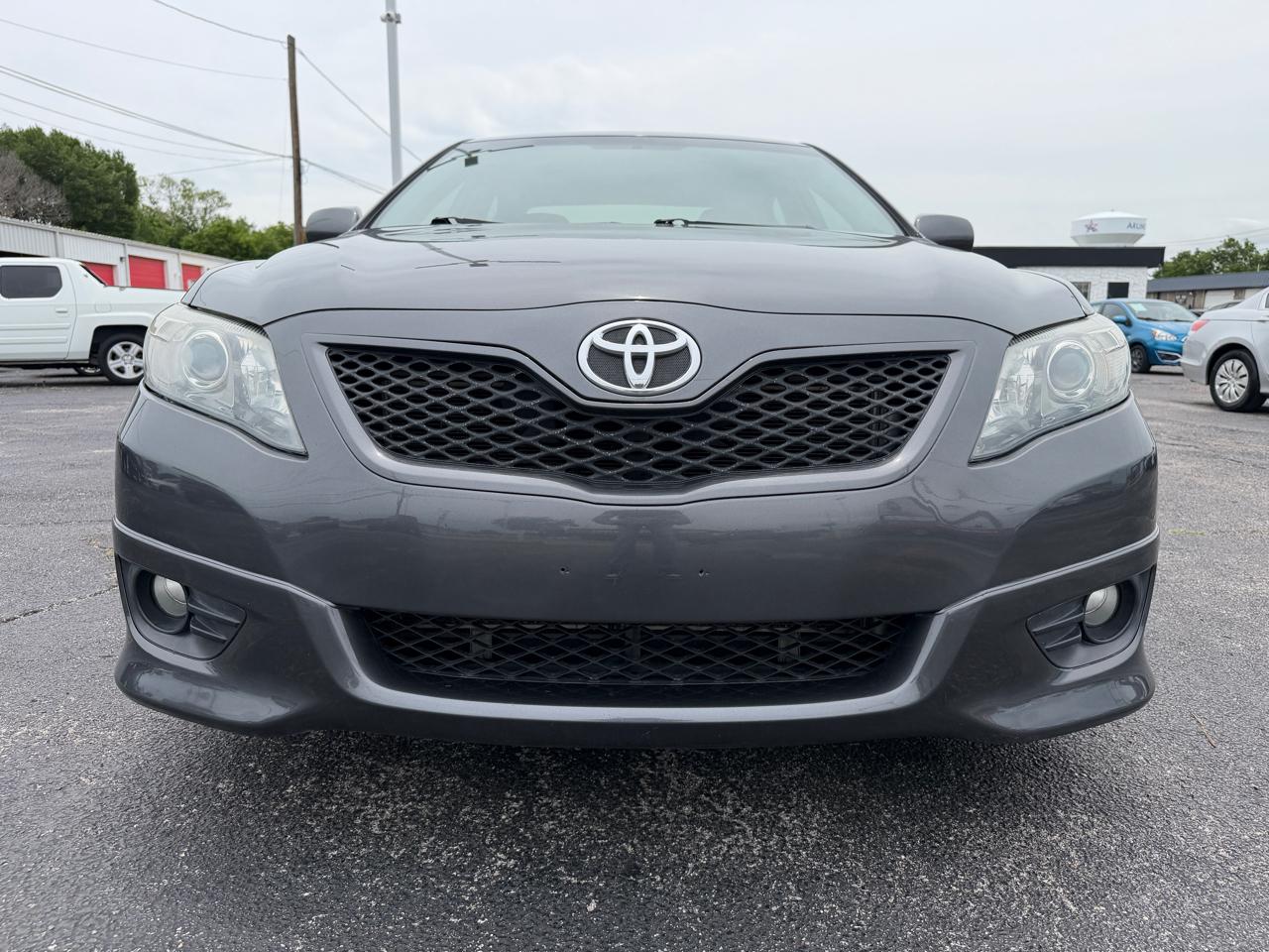 Toyota Camry SE 6-Spd AT 2011