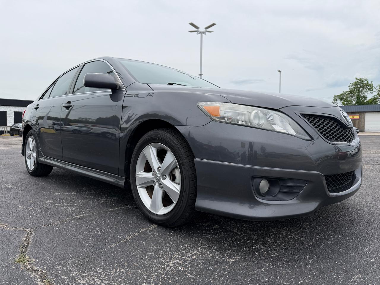 Toyota Camry SE 6-Spd AT 2011