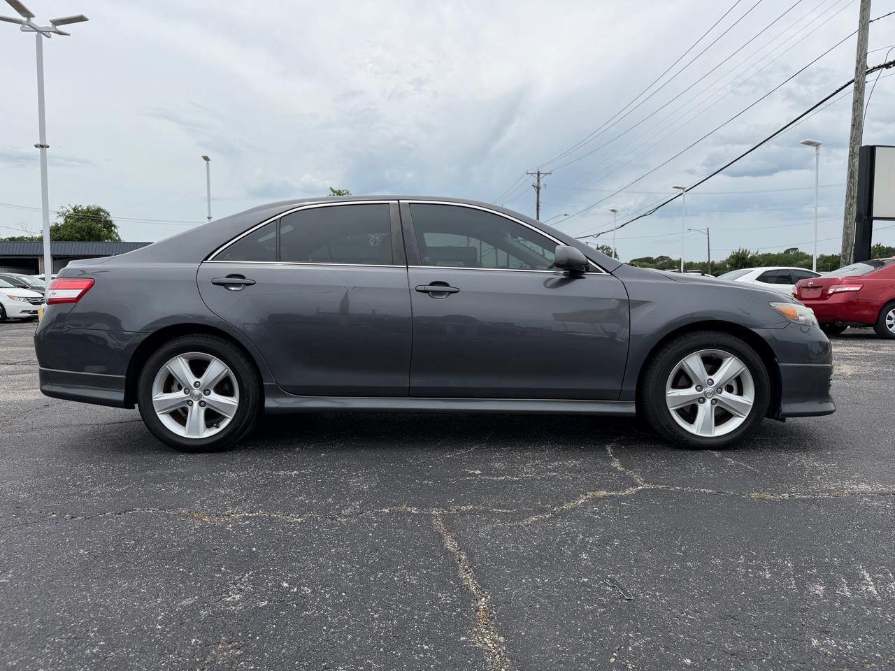 Toyota Camry SE 6-Spd AT 2011