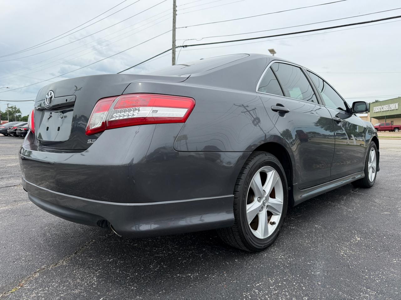 Toyota Camry SE 6-Spd AT 2011