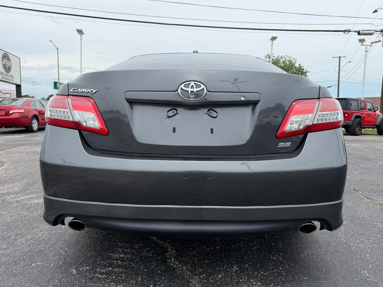 Toyota Camry SE 6-Spd AT 2011