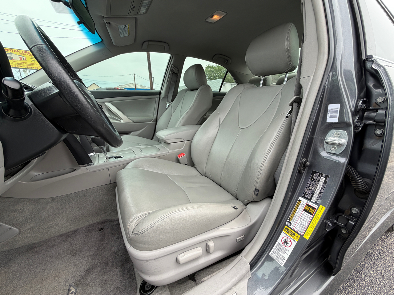 Toyota Camry SE 6-Spd AT 2011