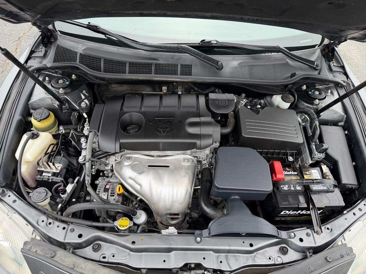 Toyota Camry SE 6-Spd AT 2011