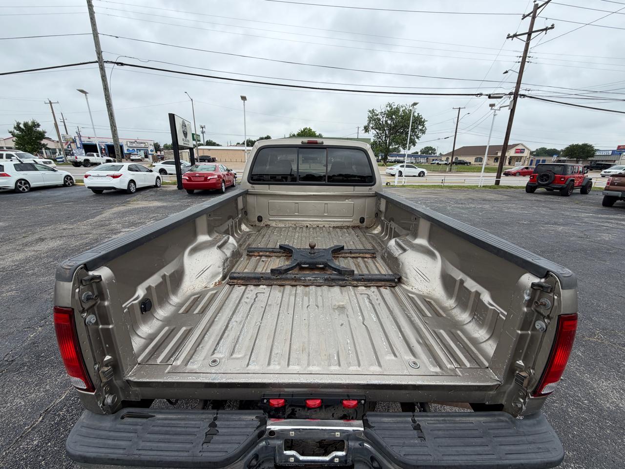 Ford F-350 SD XL Crew Cab 4WD DRW 2005