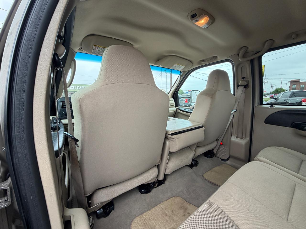 Ford F-350 SD XL Crew Cab 4WD DRW 2005