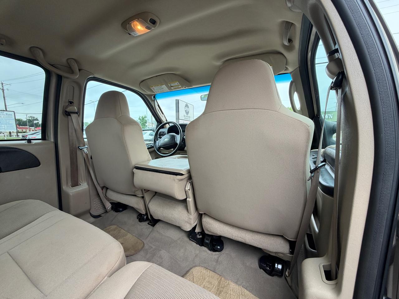 Ford F-350 SD XL Crew Cab 4WD DRW 2005