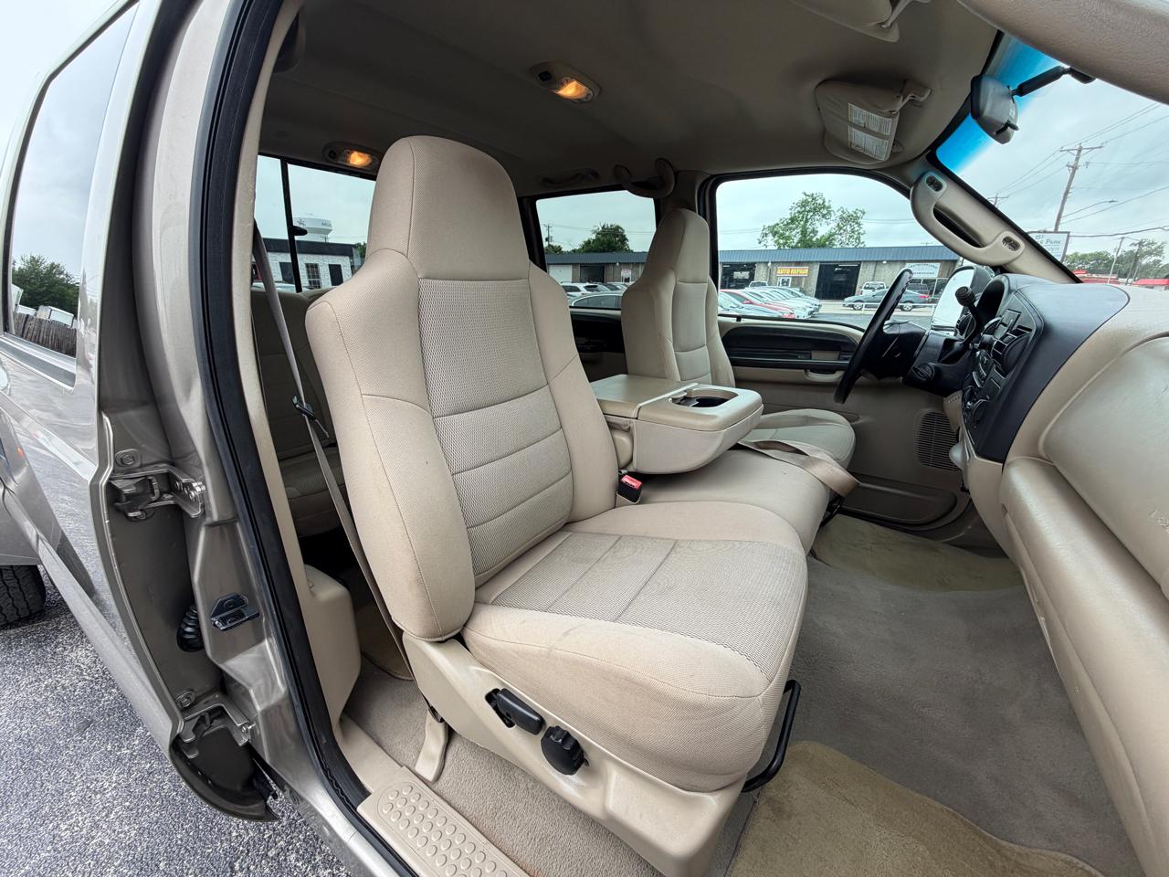 Ford F-350 SD XL Crew Cab 4WD DRW 2005