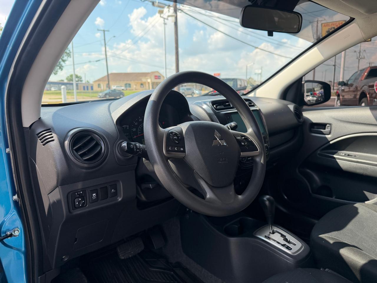 Mitsubishi Mirage G4 ES 2024