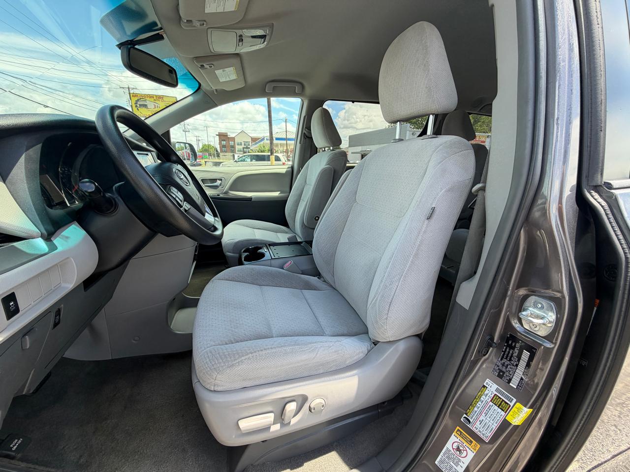 Toyota Sienna LE FWD 8-Passenger V6 2015
