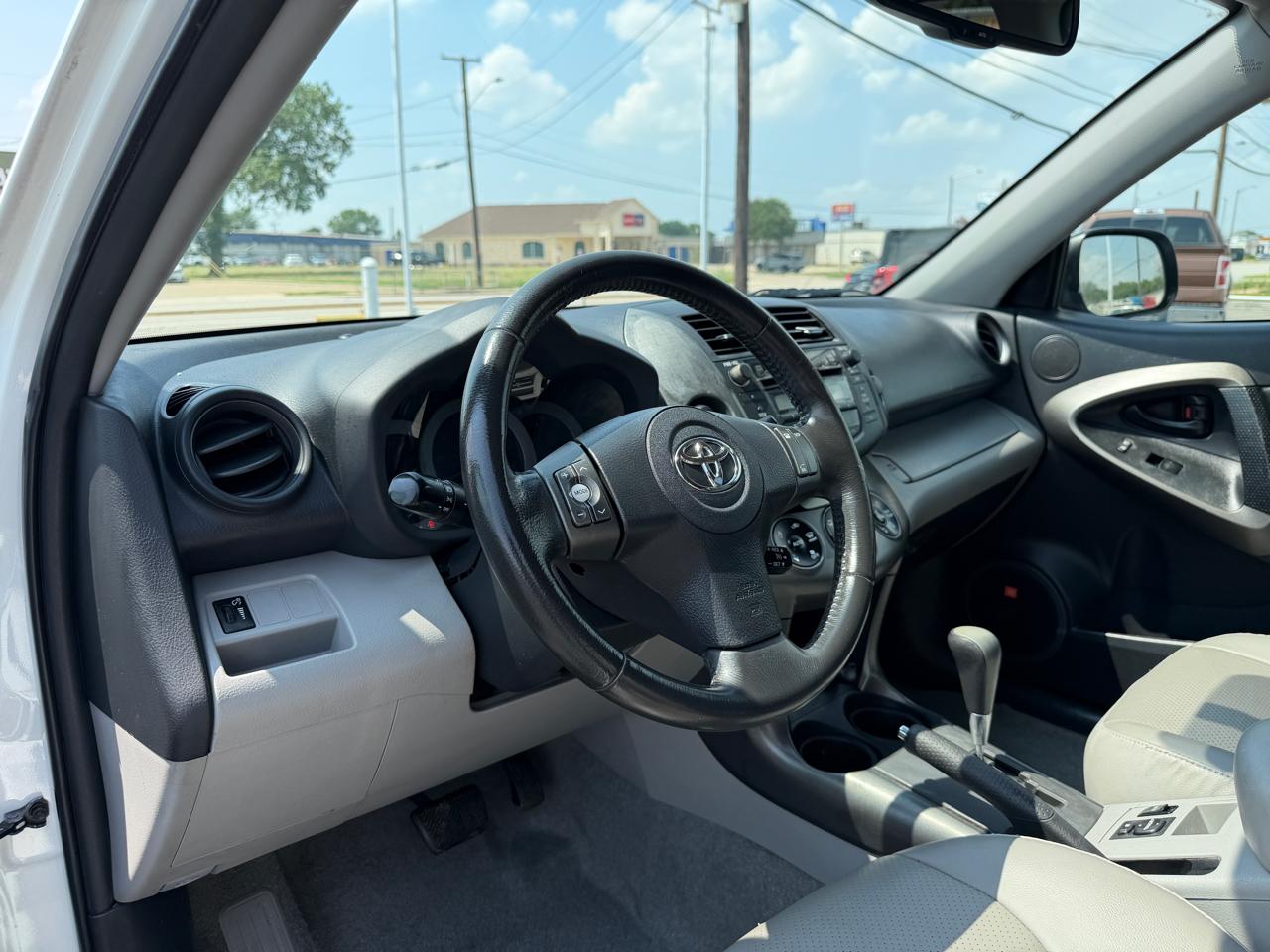 Toyota RAV4 Limited I4 2WD 2011