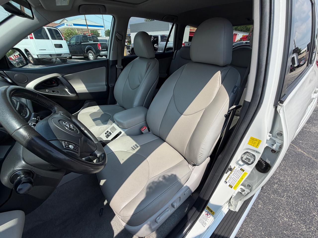 Toyota RAV4 Limited I4 2WD 2011