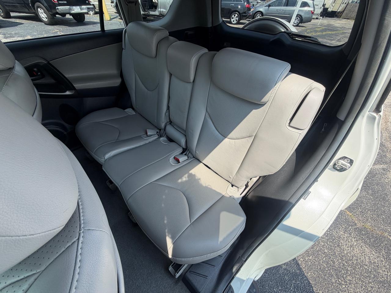 Toyota RAV4 Limited I4 2WD 2011