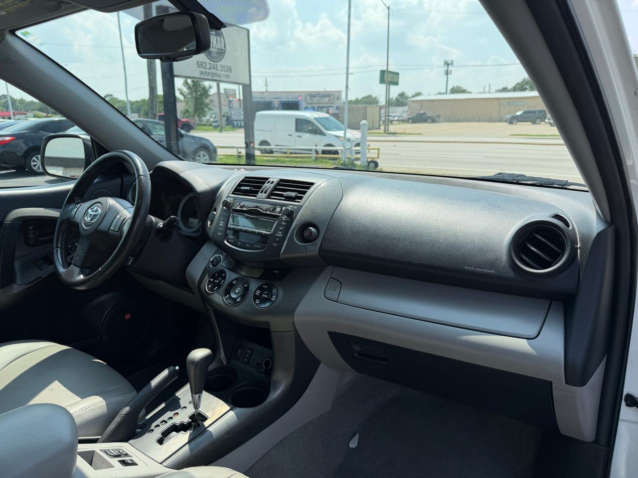 Toyota RAV4 Limited I4 2WD 2011