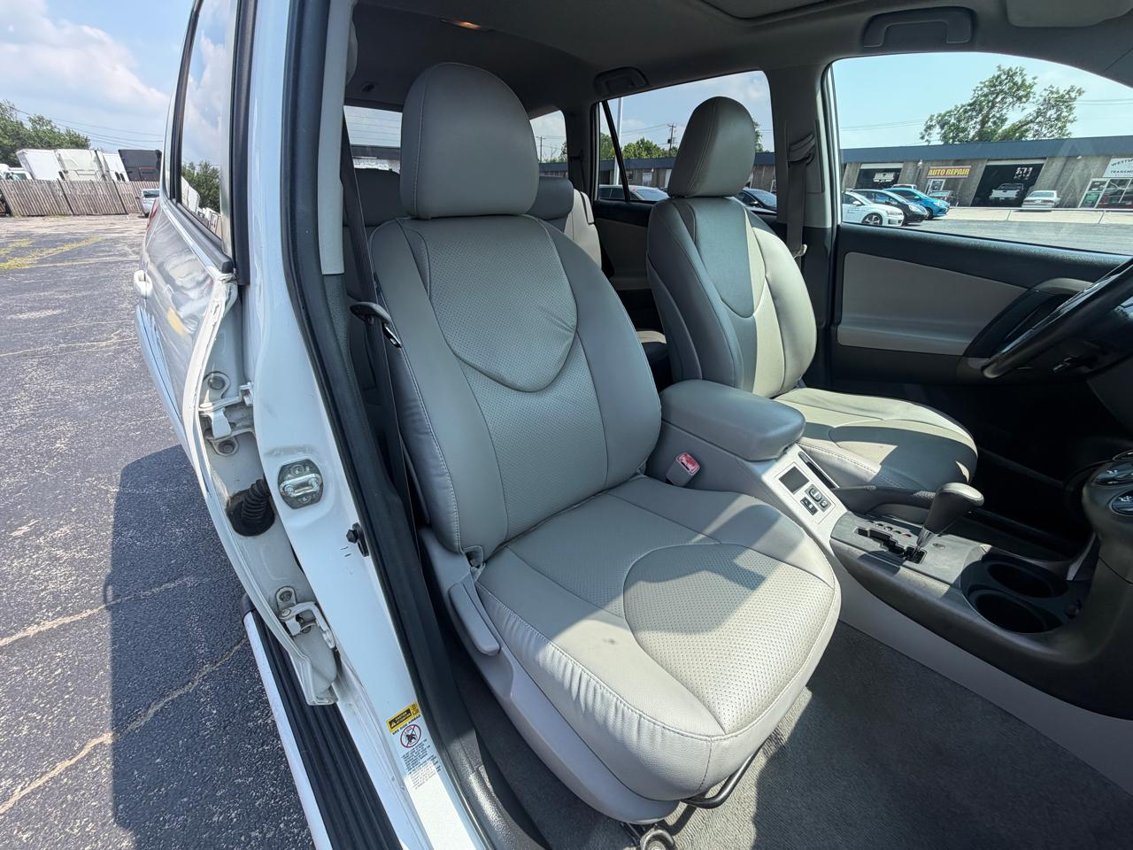 Toyota RAV4 Limited I4 2WD 2011