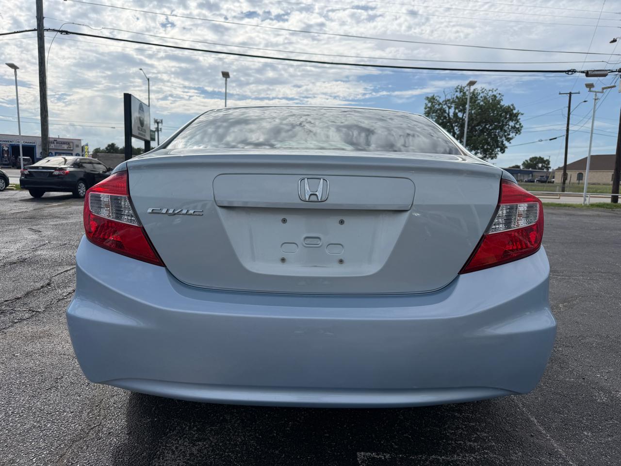 Honda Civic LX Sedan 5-Speed AT 2012