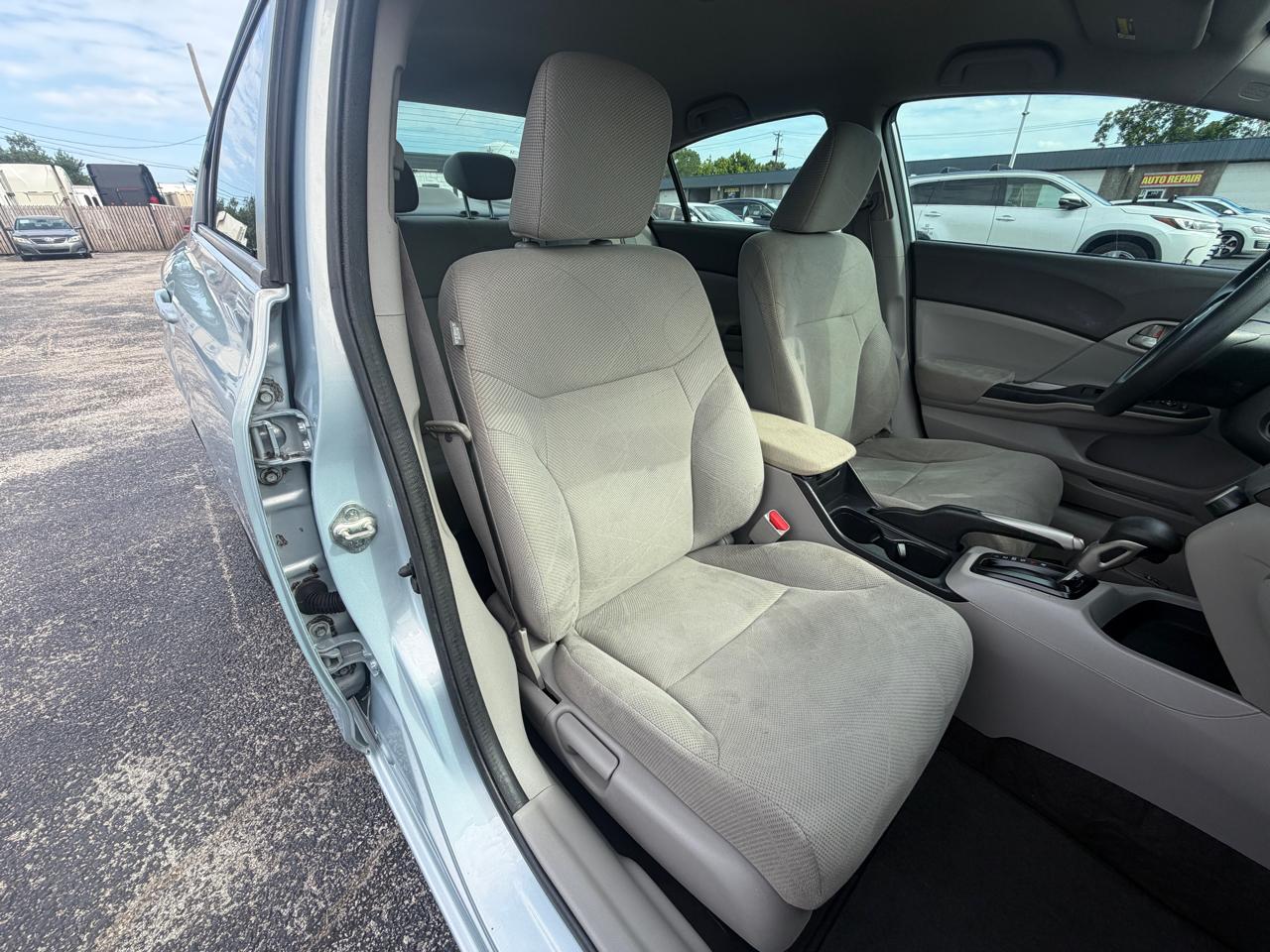 Honda Civic LX Sedan 5-Speed AT 2012