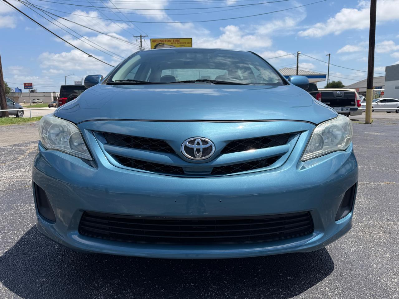 Toyota Corolla 4dr Sdn LE Auto 2012