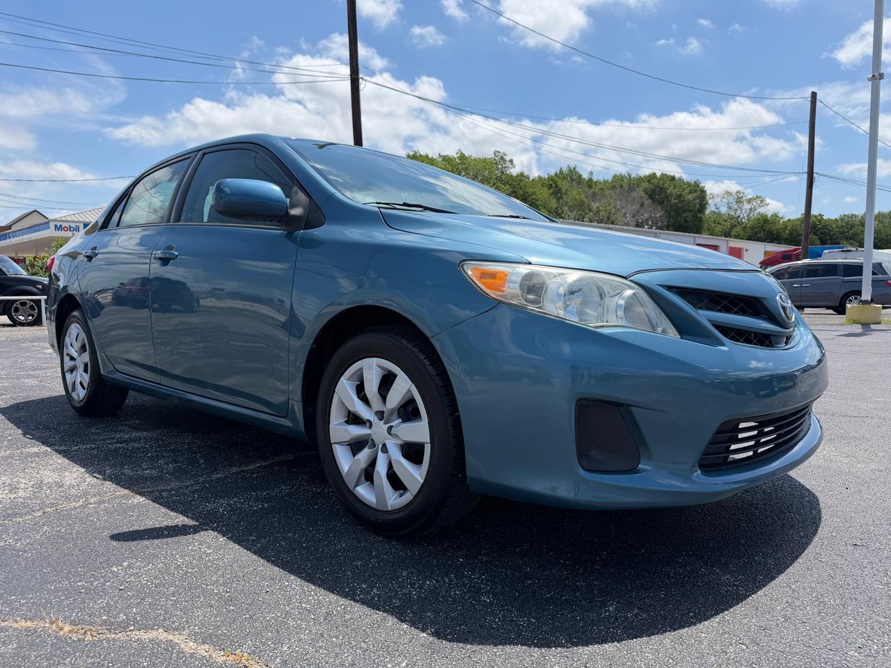 Toyota Corolla 4dr Sdn LE Auto 2012