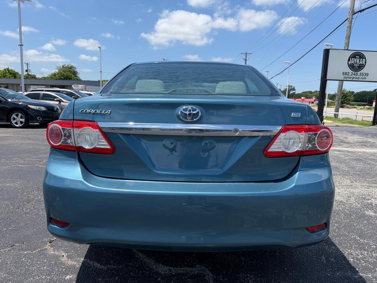 Toyota Corolla 4dr Sdn LE Auto 2012