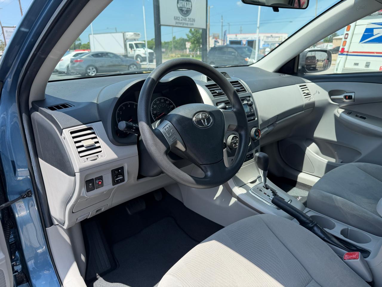 Toyota Corolla 4dr Sdn LE Auto 2012