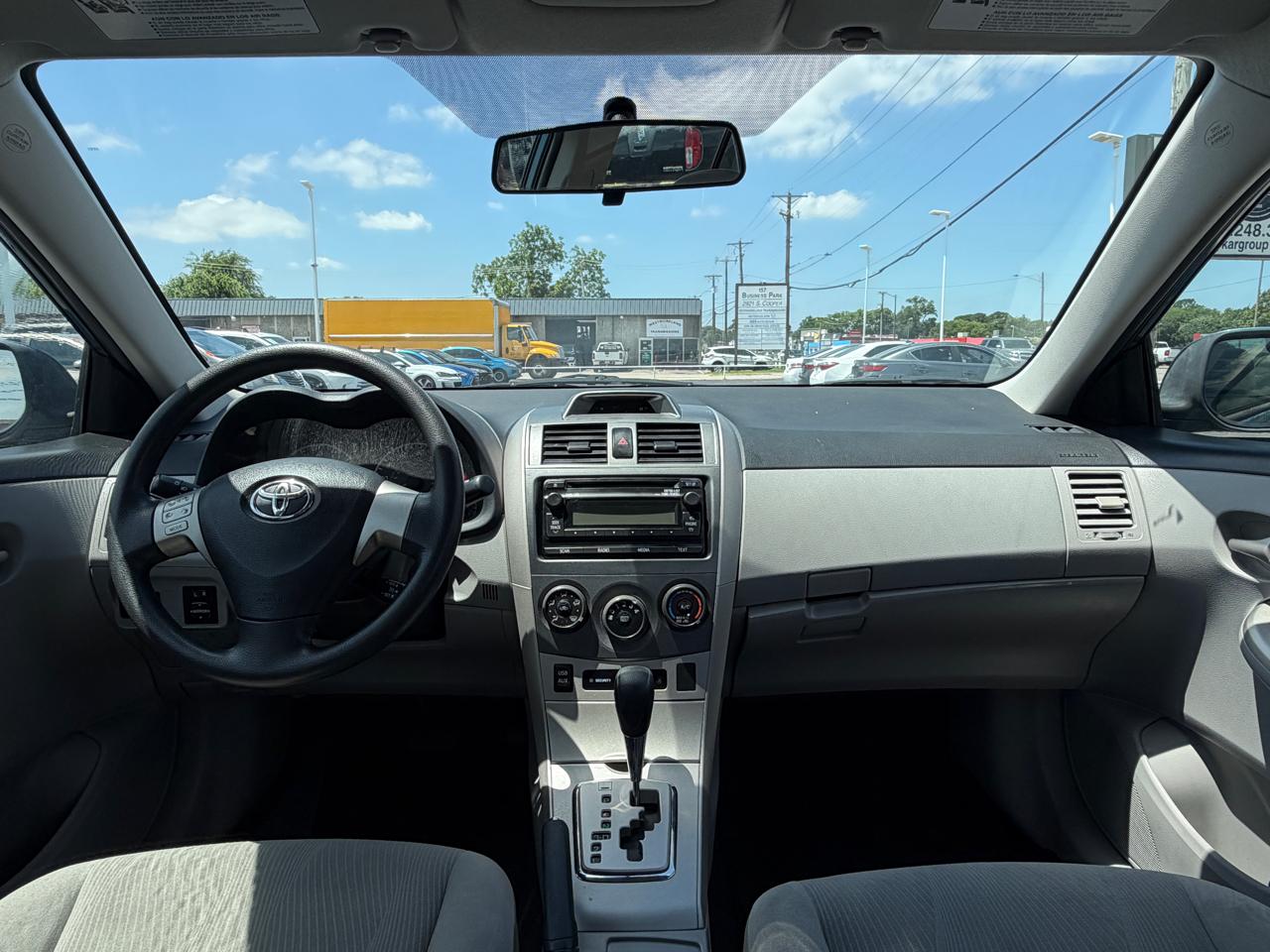 Toyota Corolla 4dr Sdn LE Auto 2012