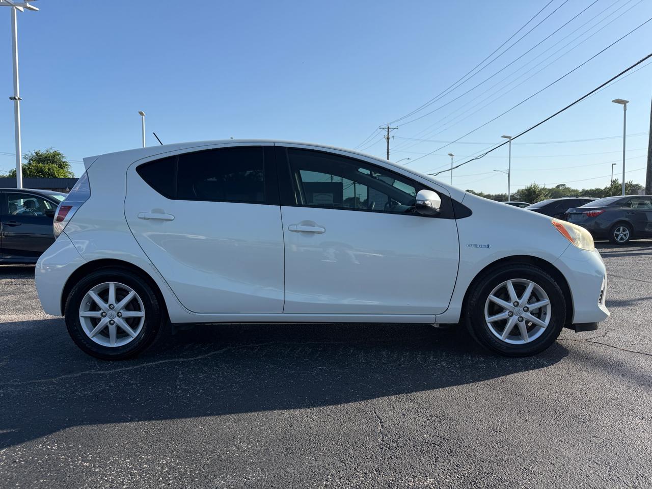 Toyota Prius c Three 2012