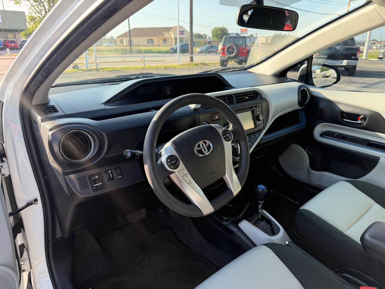 Toyota Prius c Three 2012