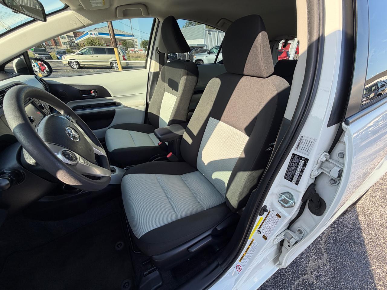 Toyota Prius c Three 2012