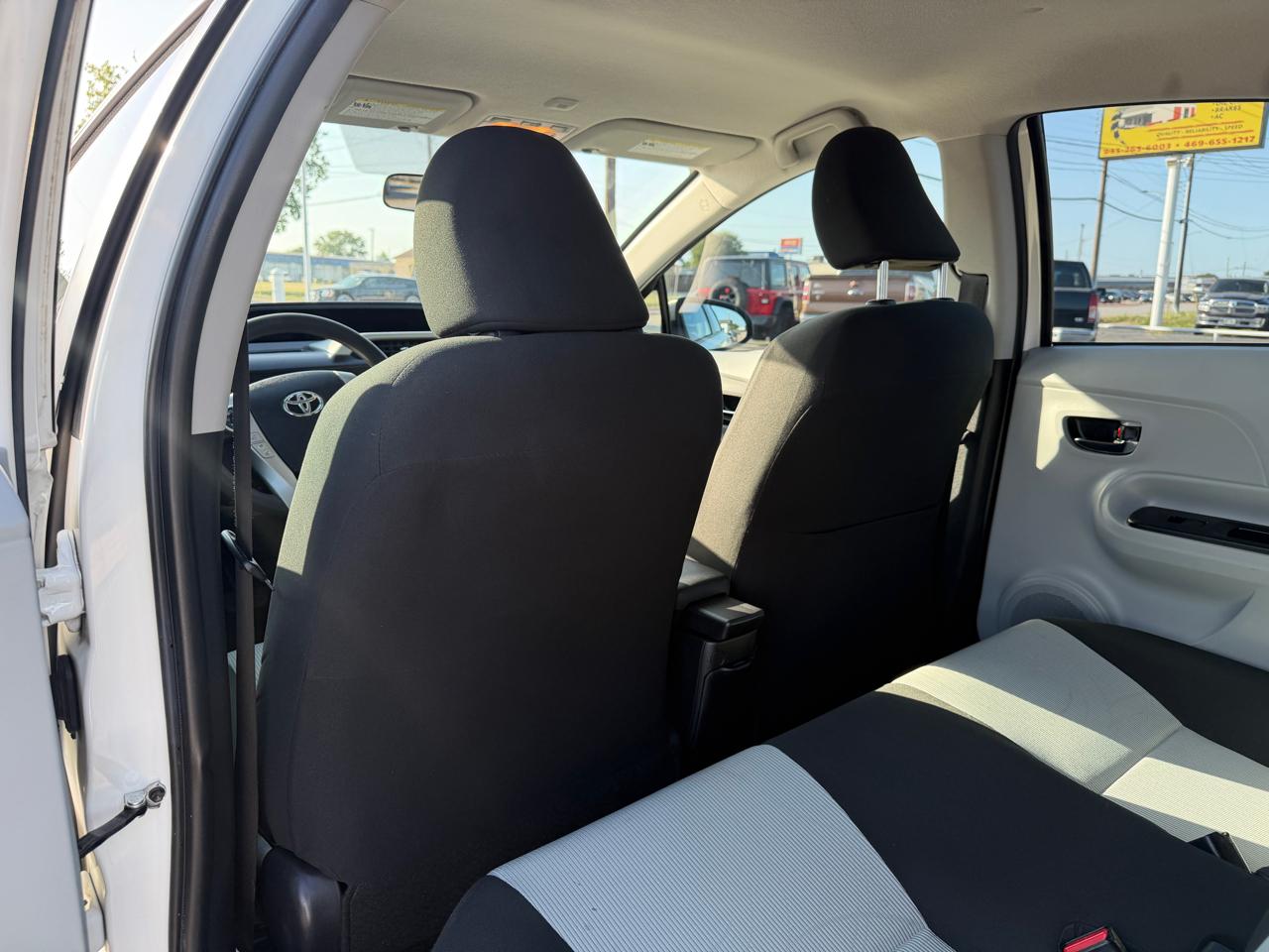 Toyota Prius c Three 2012