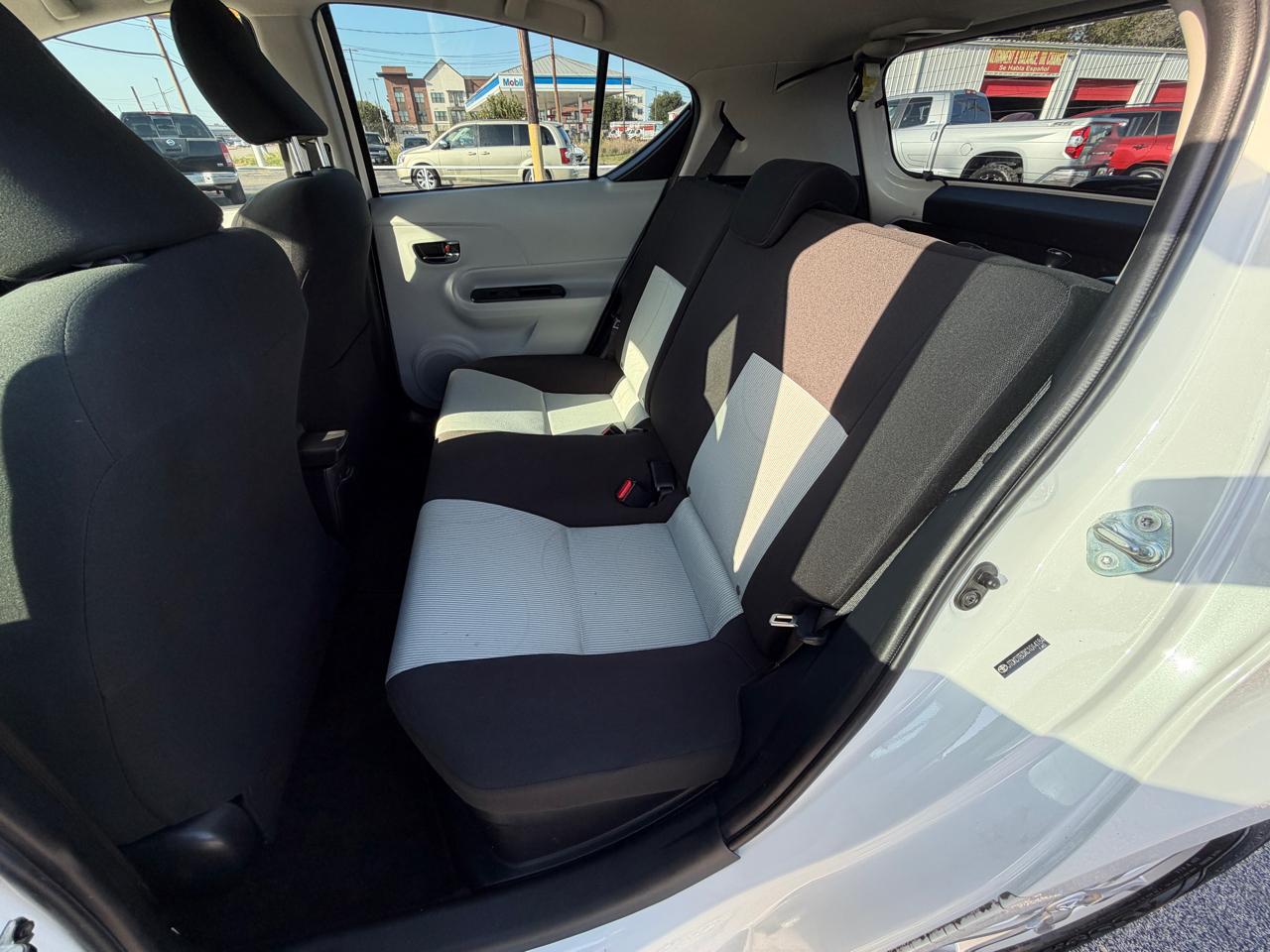 Toyota Prius c Three 2012