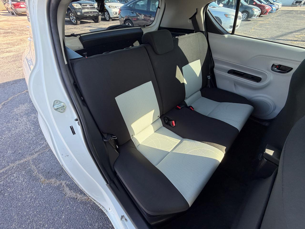 Toyota Prius c Three 2012
