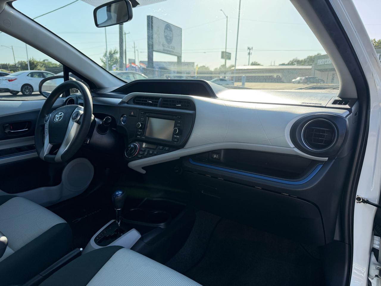 Toyota Prius c Three 2012
