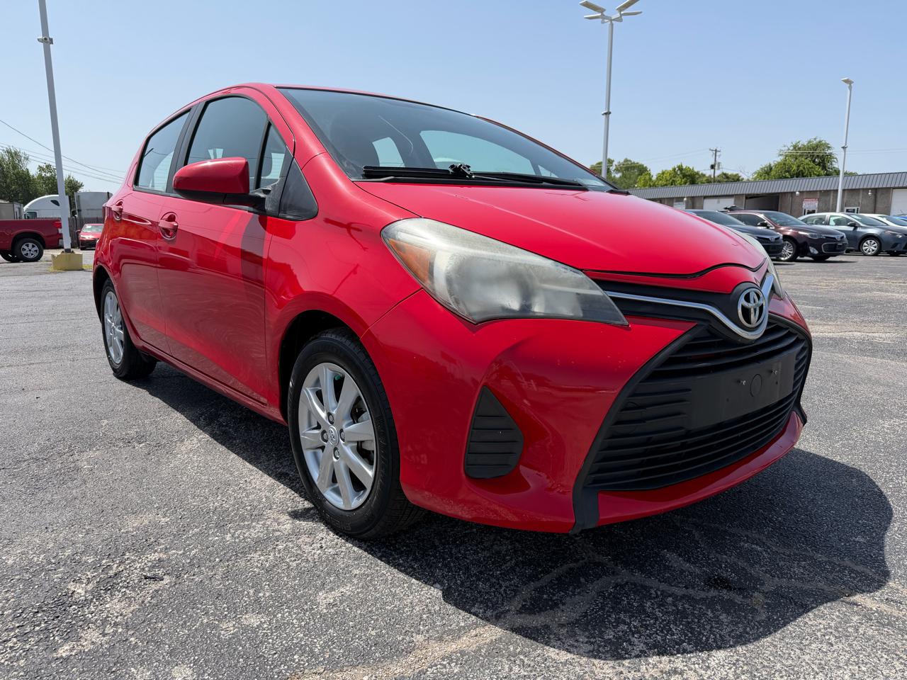 Toyota Yaris LE 5-Door AT 2015