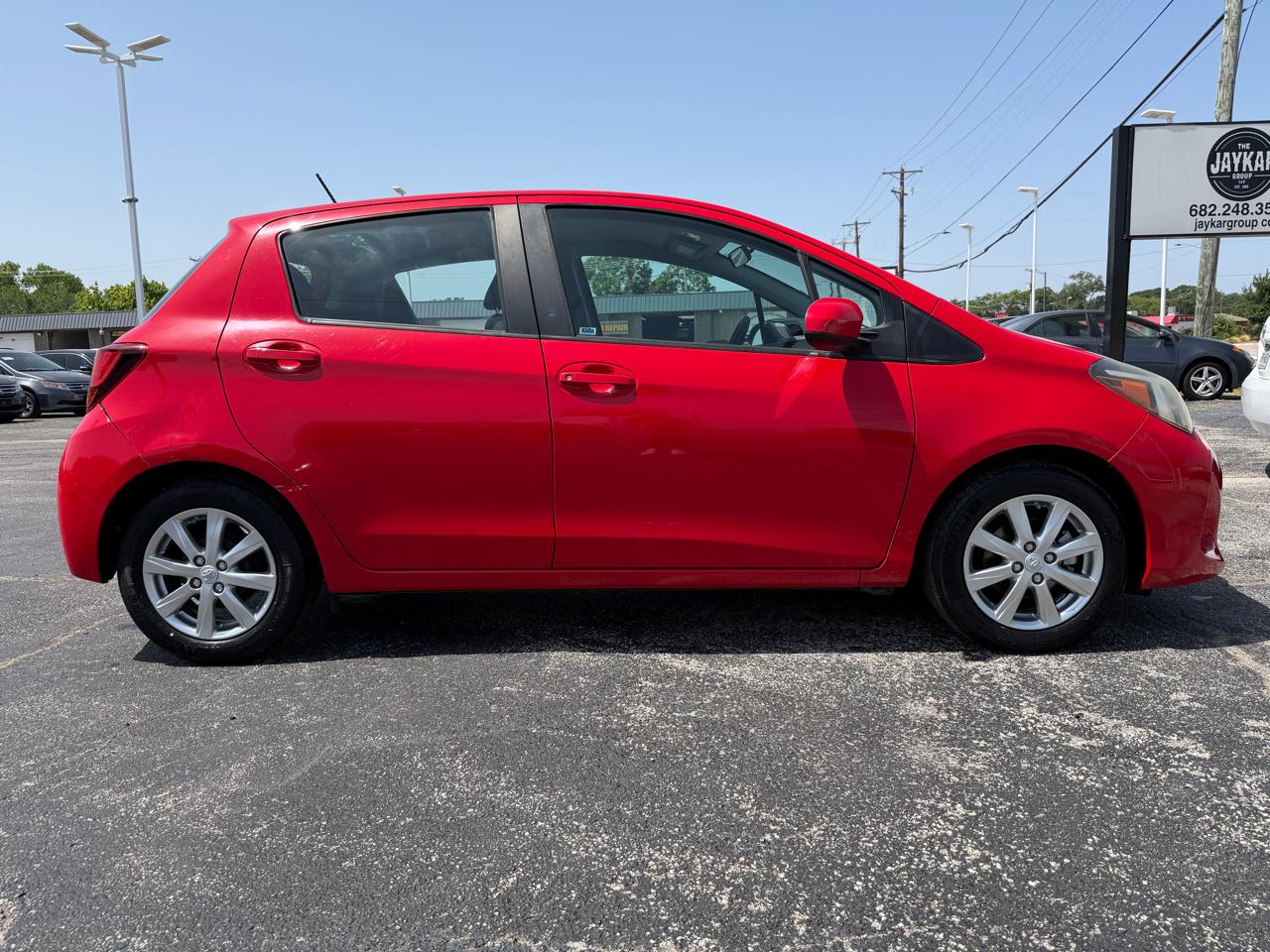 Toyota Yaris LE 5-Door AT 2015