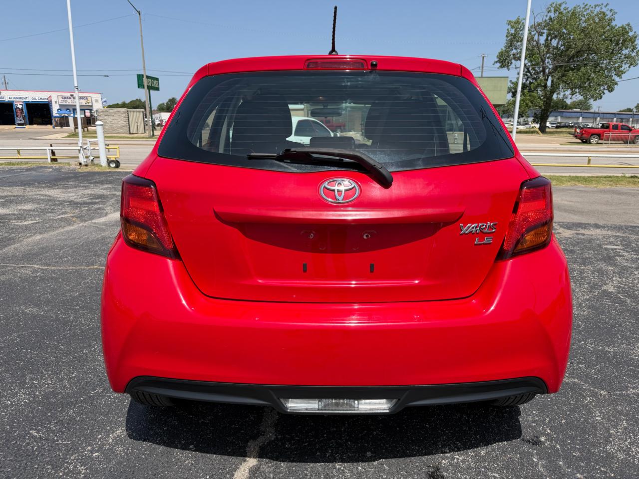 Toyota Yaris LE 5-Door AT 2015