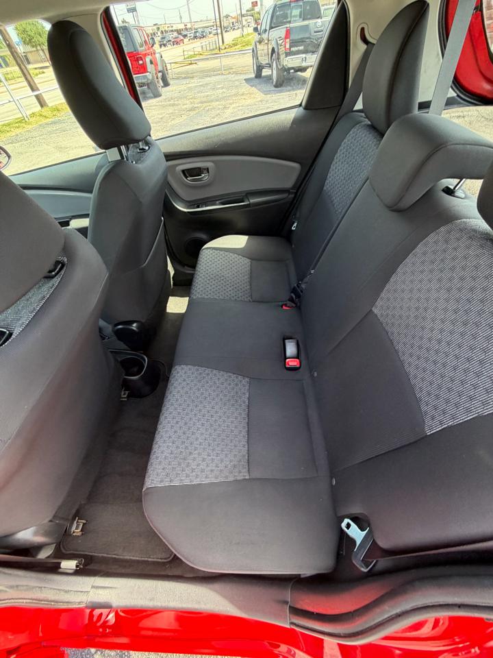 Toyota Yaris LE 5-Door AT 2015
