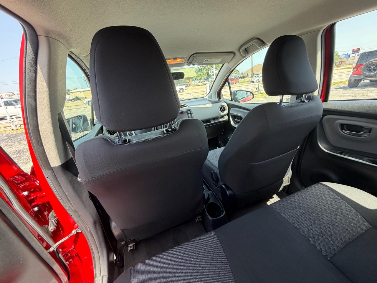 Toyota Yaris LE 5-Door AT 2015