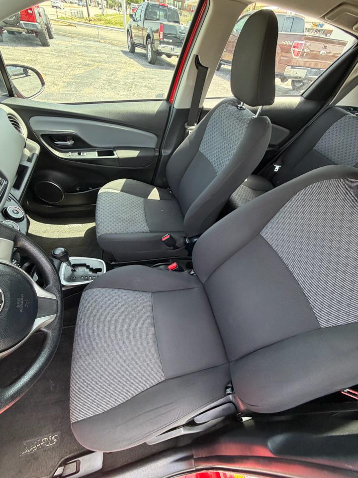 Toyota Yaris LE 5-Door AT 2015