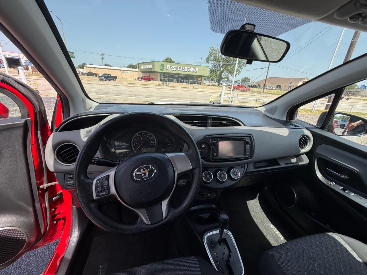 Toyota Yaris LE 5-Door AT 2015