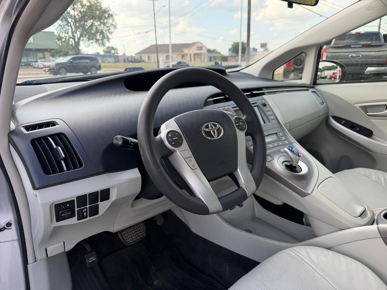 Toyota Prius Prius V 2012