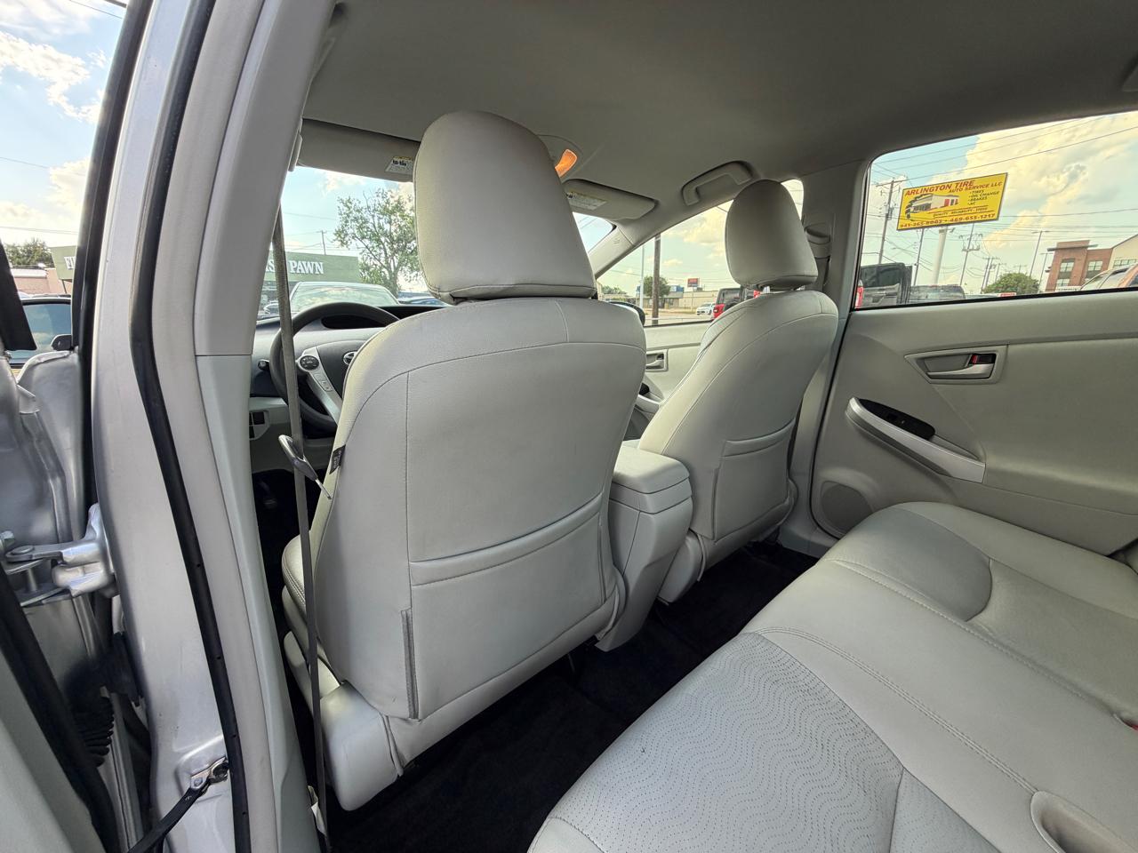 Toyota Prius Prius V 2012