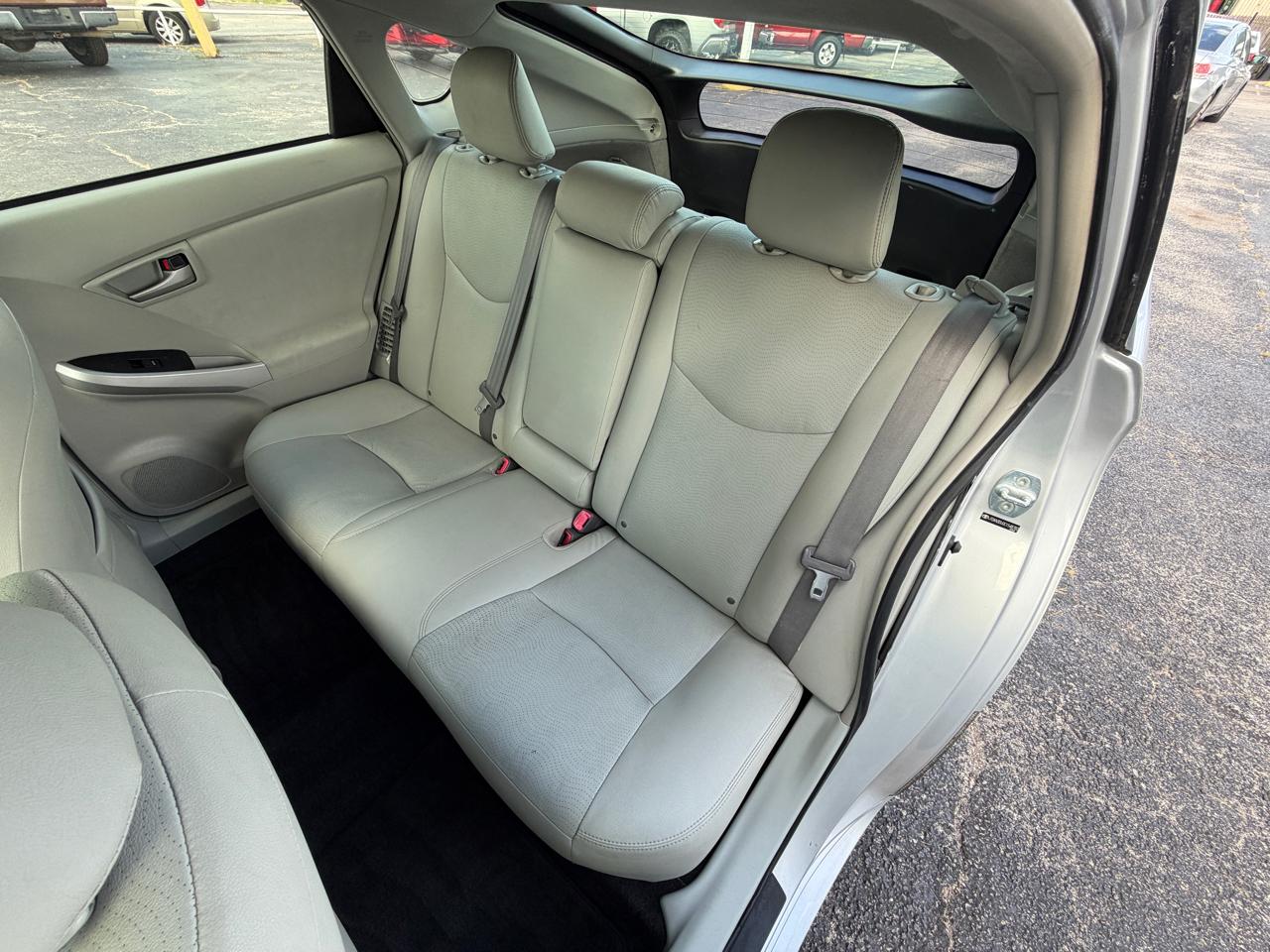 Toyota Prius Prius V 2012