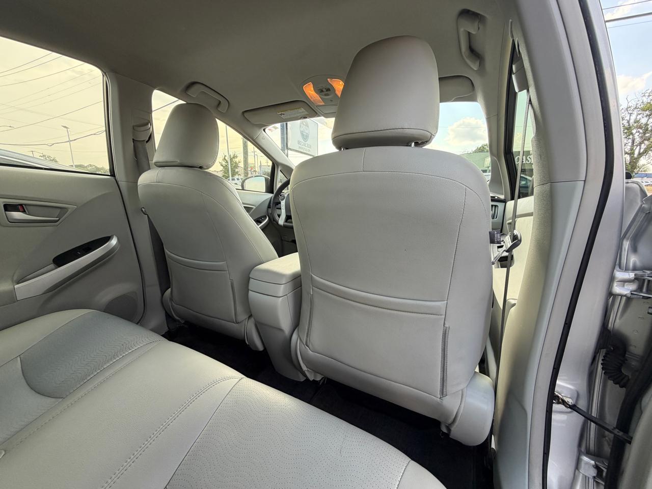 Toyota Prius Prius V 2012