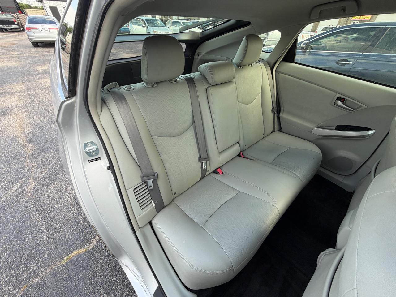 Toyota Prius Prius V 2012