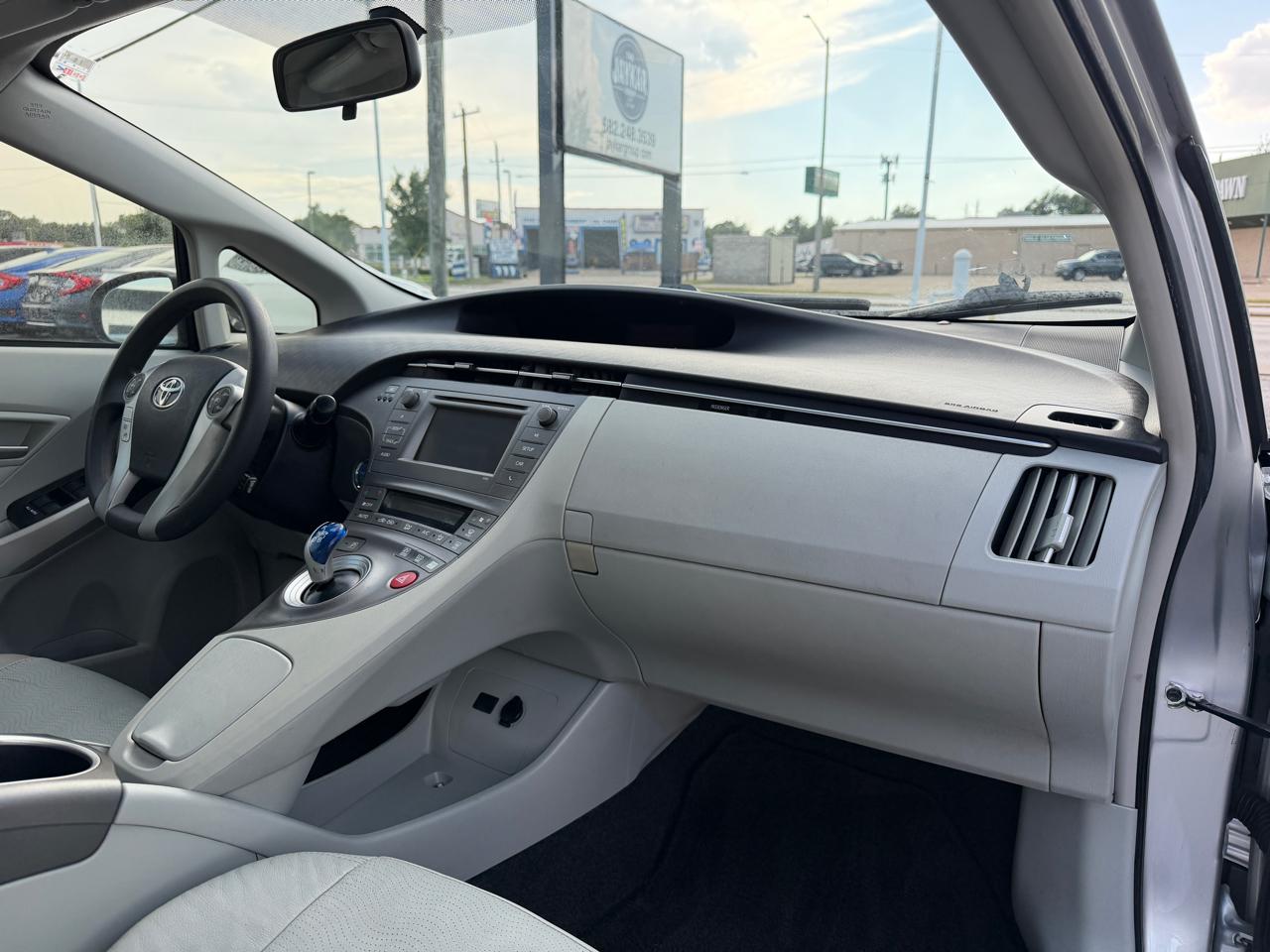 Toyota Prius Prius V 2012