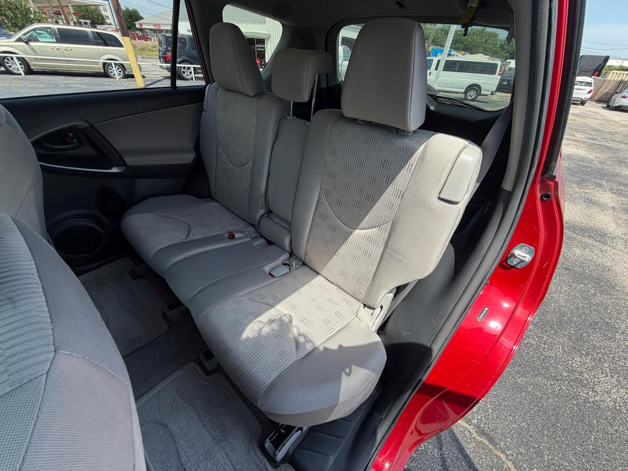 Toyota RAV4 Base I4 2WD 2012