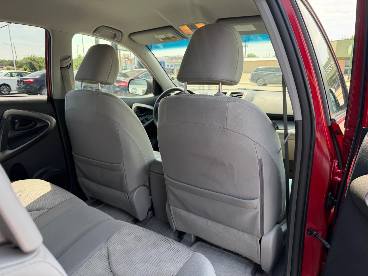 Toyota RAV4 Base I4 2WD 2012