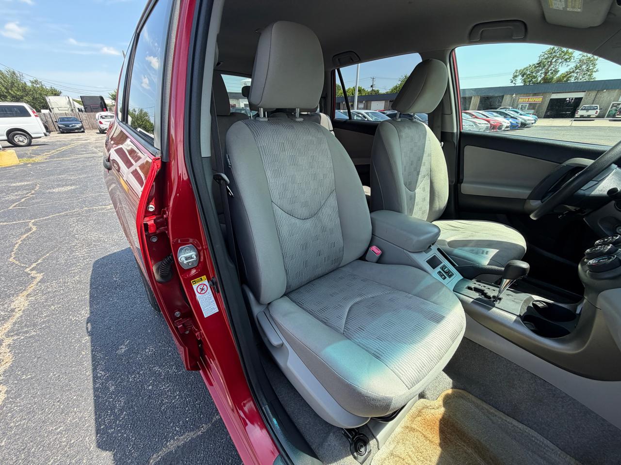 Toyota RAV4 Base I4 2WD 2012